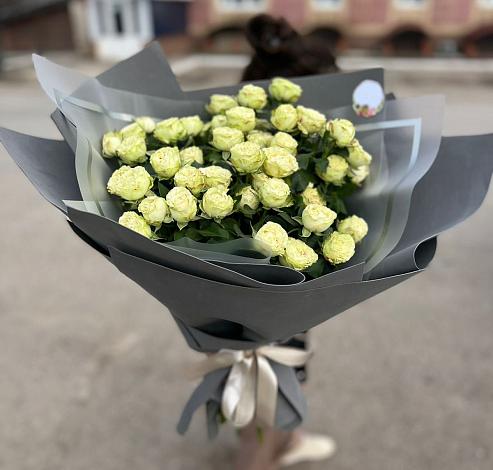 Букет Белые кустовые розы Солинеро в Славянском