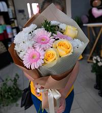 Букет цветов из:  Герберы, Розы и Хризантемы в Славянском